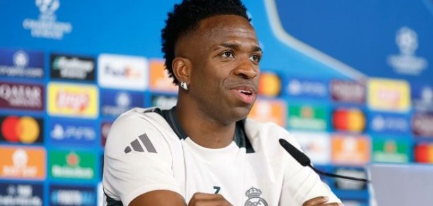 فينيسيوس: أريد تجديد عقدي، ومتحمس للديربي