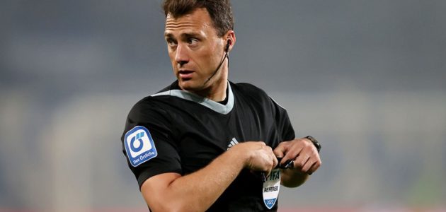 الكشف عن حكم لقاء برشلونة وبنفيكا