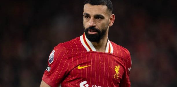 ثيو والكوت: محمد صلاح يستحق الكرة الذهبية هذا الموسم